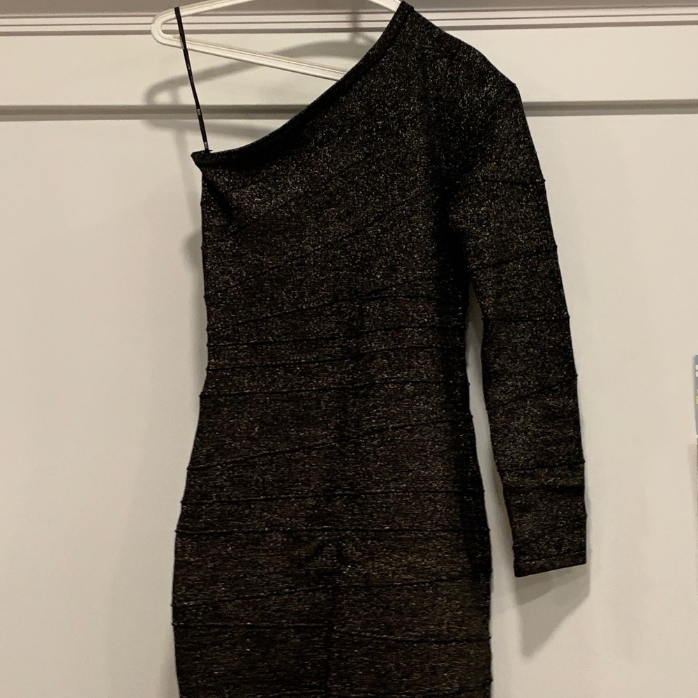 NEW Women dress one off-shoulder bodycon in black and gold glitter by Forever21